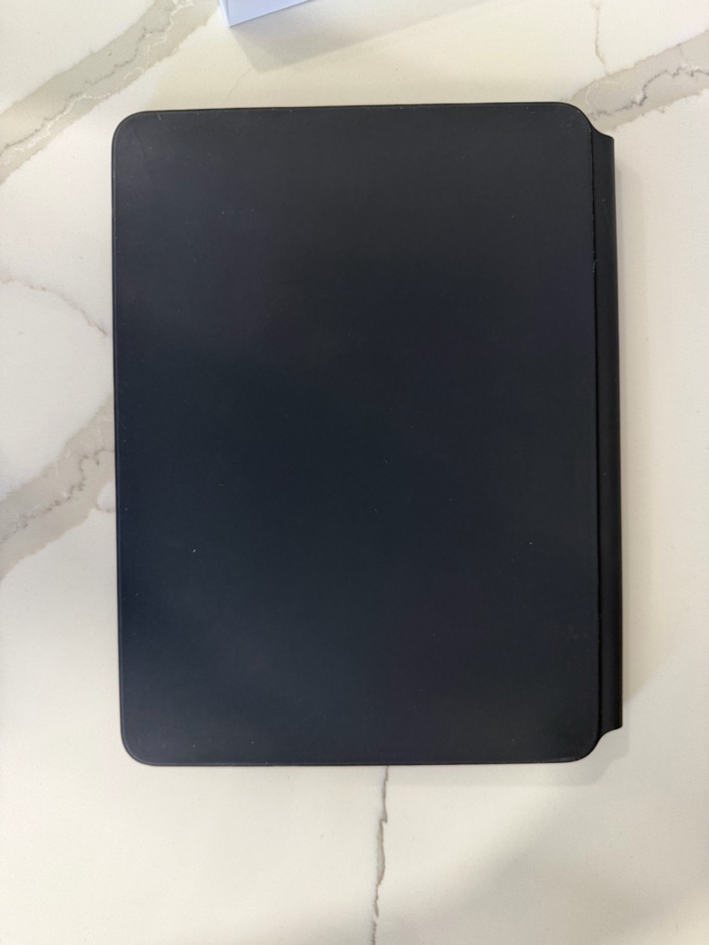 Apple Magic Keyboard - iPad 11in or iPad Air - Picture 6 of 6